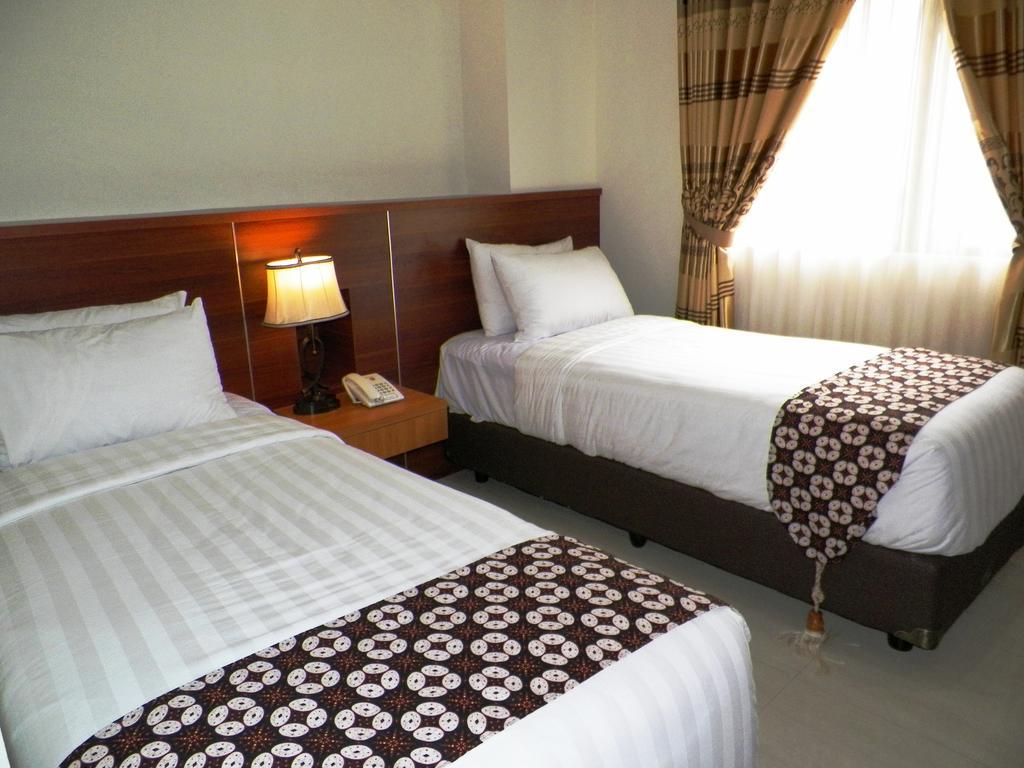 Maranatha Grand Hotel Yogyakarta Rum bild