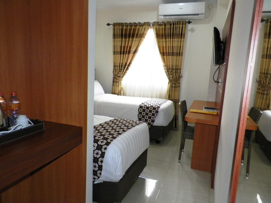 Maranatha Grand Hotel Yogyakarta Rum bild