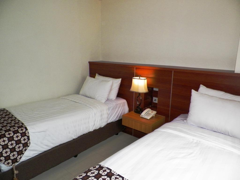 Maranatha Grand Hotel Yogyakarta Rum bild