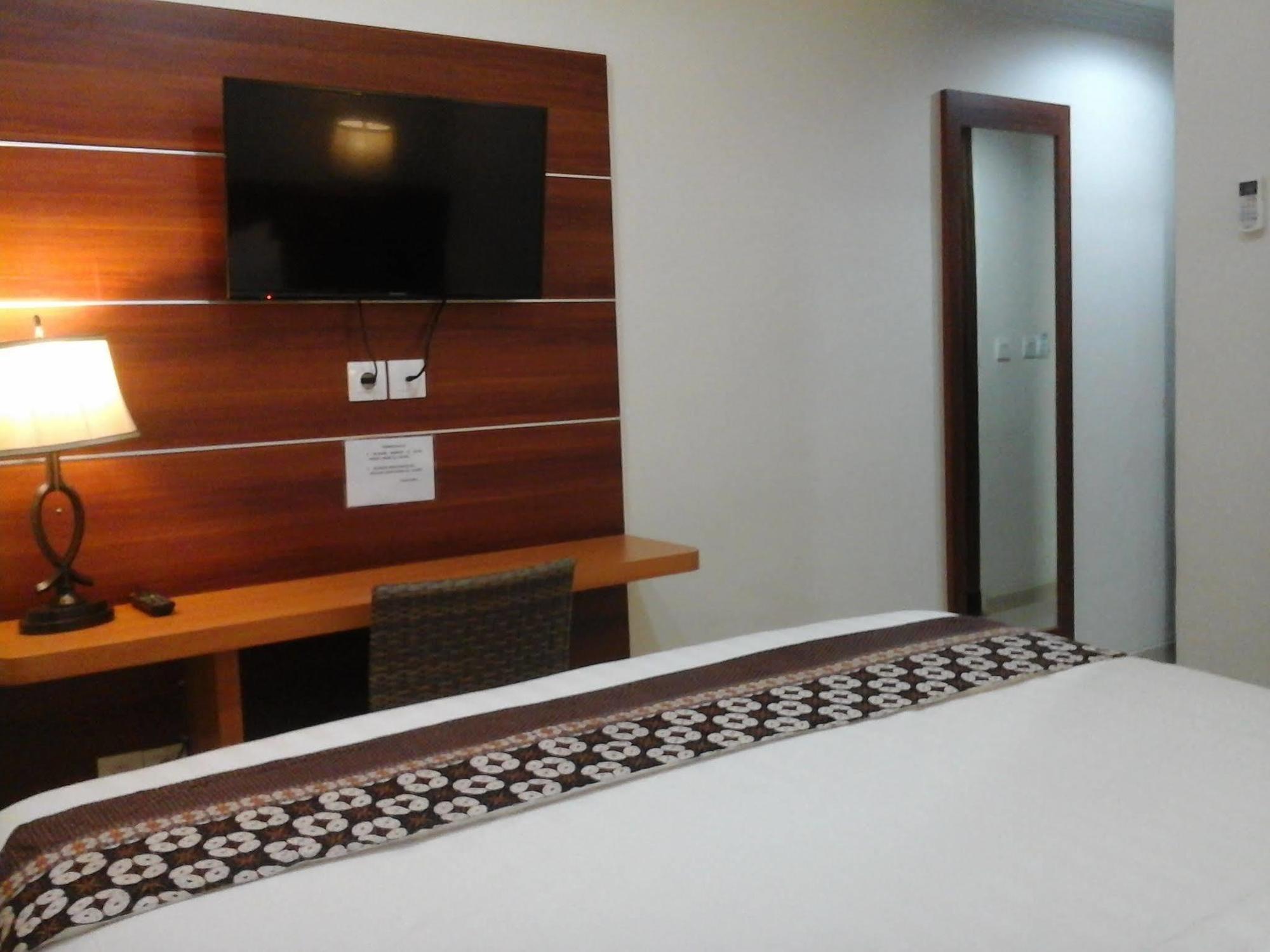 Maranatha Grand Hotel Yogyakarta Exteriör bild